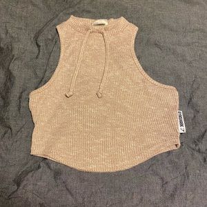 NEW WITHOUT TAGS cute cropped top from Gymshark (size small)